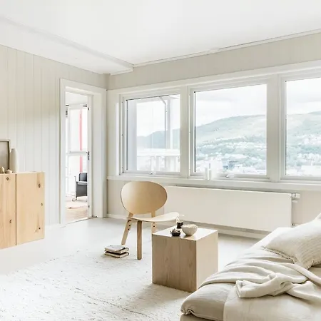 Roomsly - Panoramic View Apartment Bergen